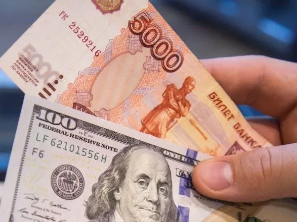 Россия может отойти от расчетов в долларах на международной арене