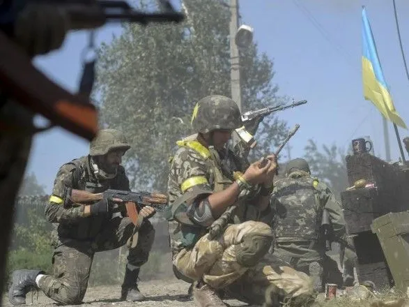 Бойовики з опівночі тричі обстріляли українські позиції на Донбасі