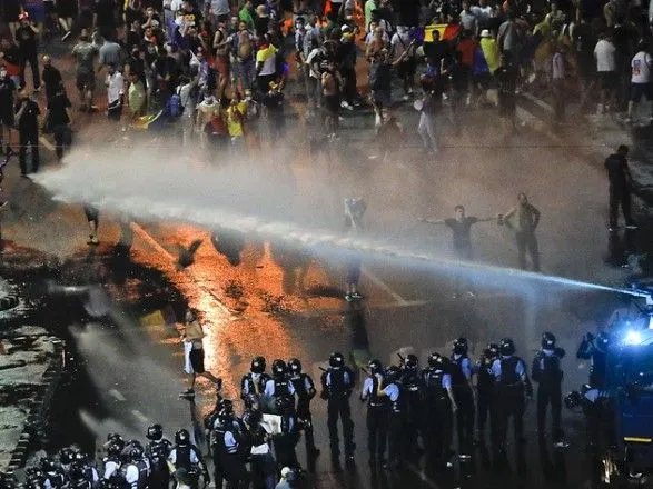 Президент Румынии: правоохранители во время протестов перестарались