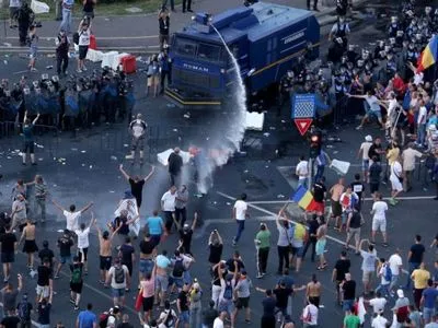 В Румынии третий день продолжаются многотысячные протесты
