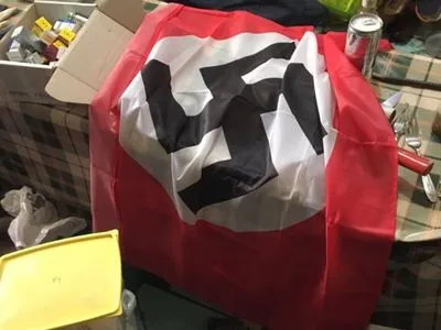 У екс-торнадівців в СІЗО знайшли зброю, елітний алкоголь і нацистський прапор