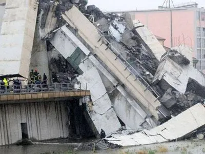 Обвал моста в Италии: погибли около 30 человек