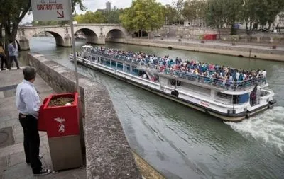 В Париже появились необычные туалеты