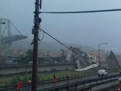 В сети показали момент обрушения моста на севере Италии