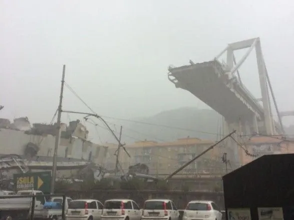 Обвал мосту в Італії: десятки загиблих