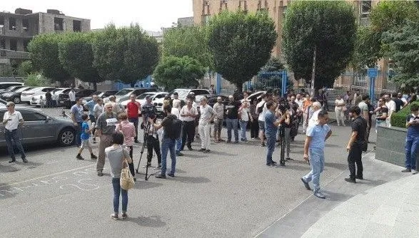 u-yerevani-protestuyut-cherez-vikhid-na-svobodu-eks-prezidenta