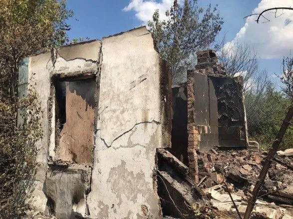 Боевики обстреляли населенный пункт на Донбассе: разрушены жилые здания