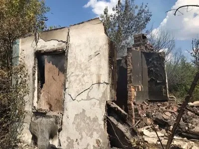 Бойовики обстріляли населений пункт на Донбасі: зруйновані житлові будівлі