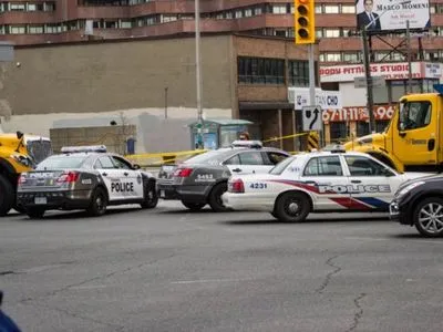 Три человека пострадали при стрельбе на заправке в Торонто