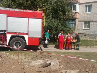 В Кропивницком девочка упала в яму на металлический провод