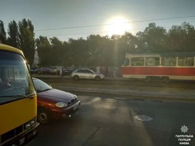 В Киеве водитель сбил на переходе мужчину и скрылся с места ДТП