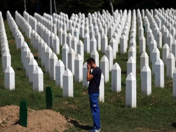 Боснийские сербы захотели переписать отчет о геноциде в Сребренице