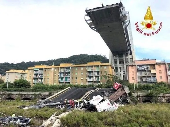 Голова МВС Італії заявив про 35 загиблих через обвал мосту у Генуї