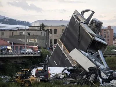 ЗМІ: обвал мосту в Генуї забрав життя вже 38 людей