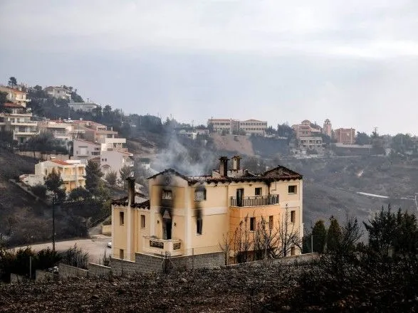 Число жертв лісових пожеж в Греції досягло 96 осіб