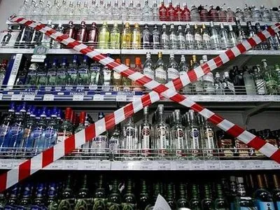 Запрет ночной торговли алкоголем не оправдал ожиданий власти - эксперты