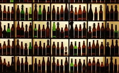 В Киеве со склада изъяли 15 тыс. бутылок фальсифицированного алкоголя