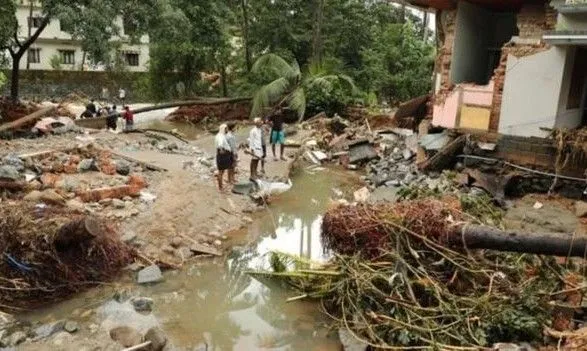 В Индии третий день бушует наводнение: погибли сотни людей