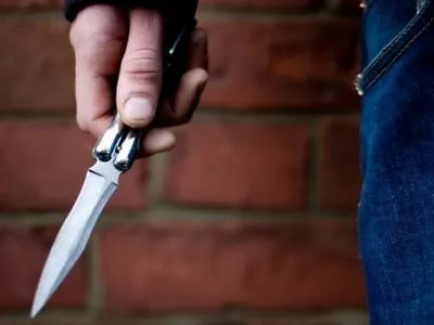 На Херсонщині чоловік погрожував перехожим ножем: є поранений
