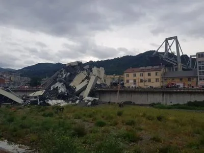 Обвал мосту у Генуї: досі не знайшли близько десятка людей