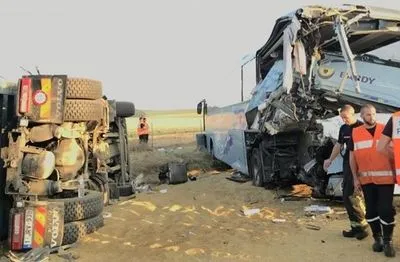 Во Франции столкнулись грузовик и автобус с детьми