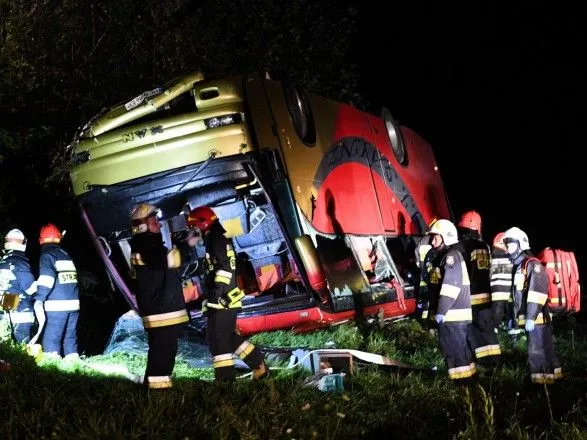 Украинский автобус с детьми упал со склона в Польше: есть погибшие
