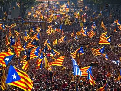 Глава Каталонии заявил о решимости воплотить идею создания республики