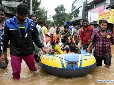 Наводнения в Индии: количество жертв возросло до 370 человек