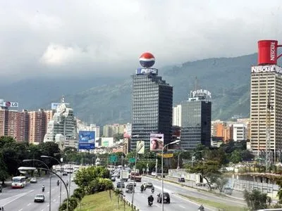 Почти все банки Венесуэлы начали работу в условиях начавшейся деноминации