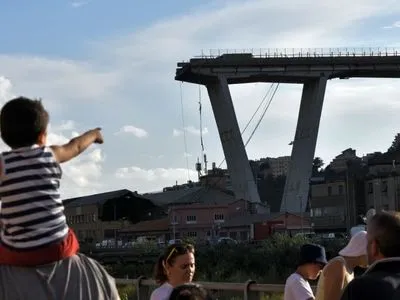 Обвалення мосту в Генуї потрапило на запис камер відеоспостереження