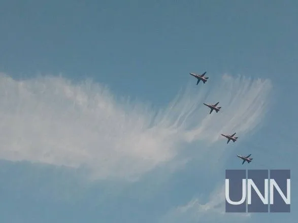 Военная авиация пролетела над Крещатиком во время репетиции парада