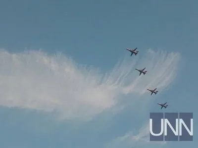 Військова авіація пролетіла над Хрещатиком під час репетиції параду
