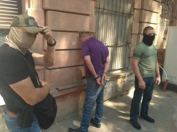 Незаконний збут зброї та боєприпасів блокували на Одещині