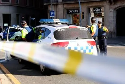 Неизвестный с криком "Аллах акбар" напал с ножом на полицейских в Испании