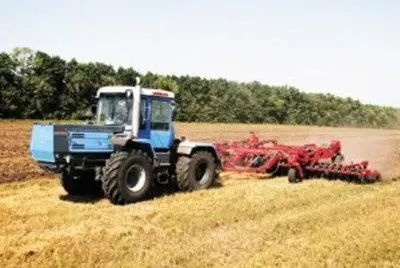 В Тернопольской области перевернулся трактор: погиб 18-летний юноша