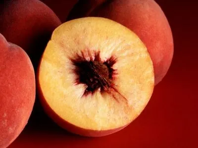 Найбільше персиків за півроку Україна продала Болгарії та Греції