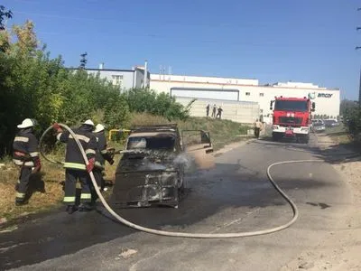 В Харьковской области во время движения загорелась легковушка
