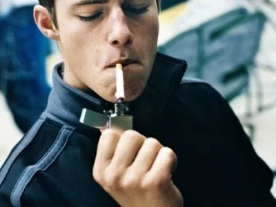 Кожен п'ятий український підліток має безперешкодний доступ до цигарок