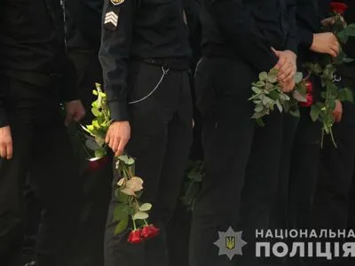 В Харькове прощаются с полицейским, который погиб из-за стрельбы возле мэрии