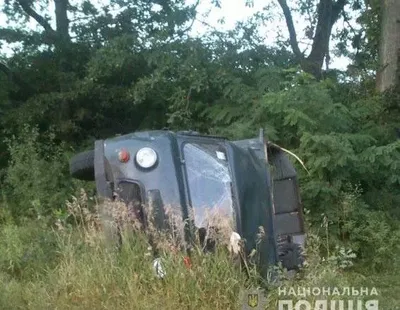 В Сумской области автомобиль с пассажирами перевернулся в кювет: есть пострадавшие