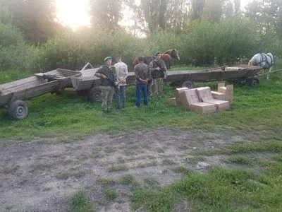 На Буковине пограничники задержали конный караван с сигаретами