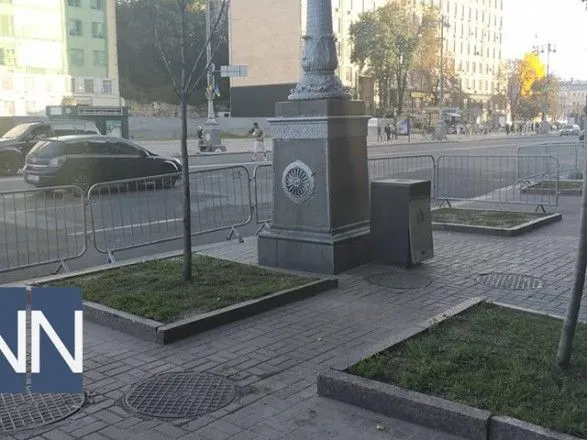 В центре Киева начали устанавливать заборы