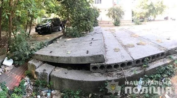 В Одессе в заброшенном котловане нашли автомат Калашникова