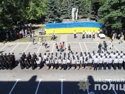 Самый большой флаг Украины из шариков: в Запорожье побили рекорд