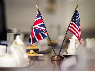 Посольства США і Британії творчо привітали українців з Днем Незалежності
