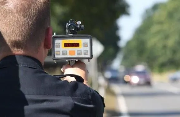 Перевдягнений у поліцейського чоловік ошукував водіїв на дорогах Миколаївщини