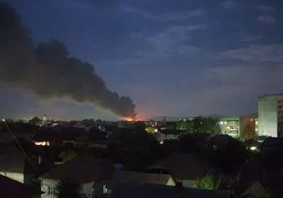В Мукачево произошел масштабный пожар на складском помещении "Новой Почты"