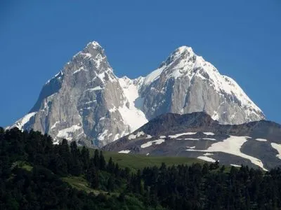С вершины горы в Грузии вывезли тела двух погибших туристов