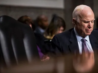 Сенатор Джон Маккейн решил прекратить лечение от рака