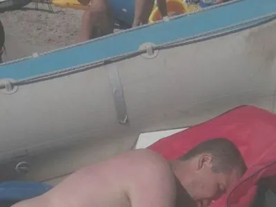 На курорті в Одеській області мало не потонув чоловік